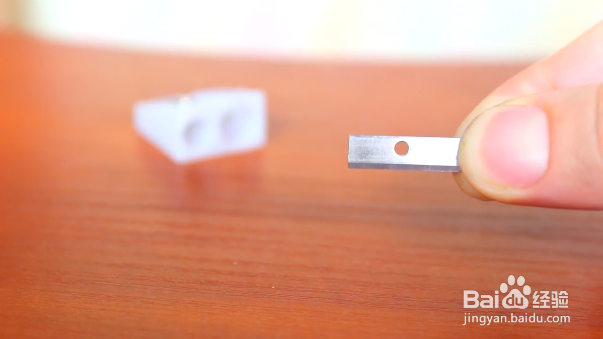 如何将塑料瓶制作成有用的塑料线呢?