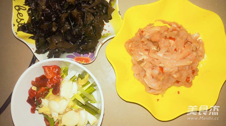 木耳炒肉丝的做法