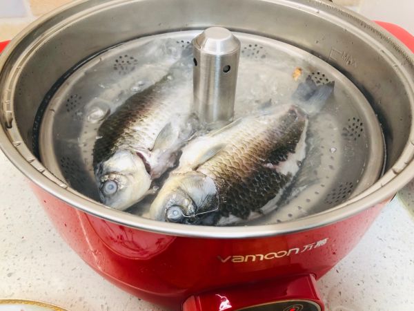 这样做清蒸鲫鱼