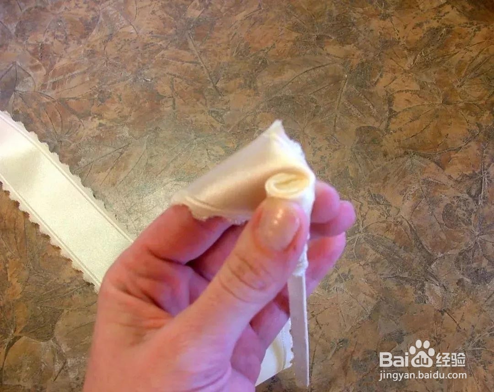 随手一根丝带卷出了漂亮的玫瑰，几分钟搞定一朵