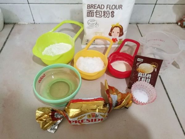 丑萌兔豆沙面包