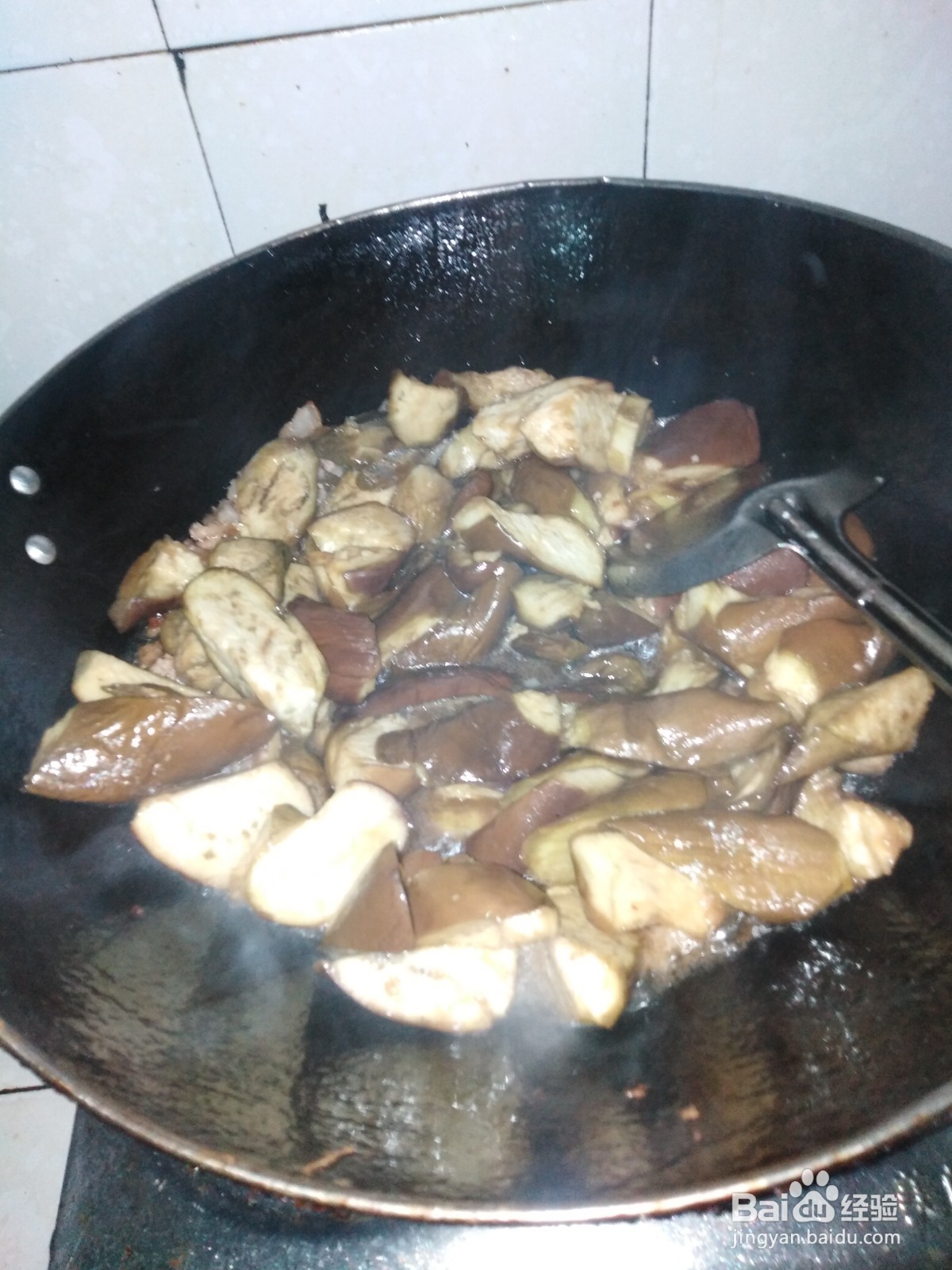 如何做蒜香猪肉茄子锅？