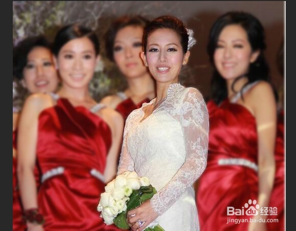 怎样用Photoshop突出照片中的某一个人
