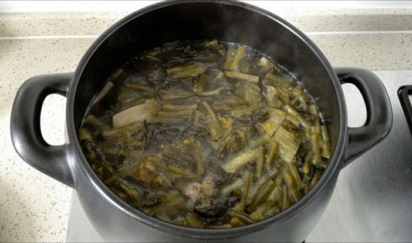 砂锅炖酸萝卜老鸭汤