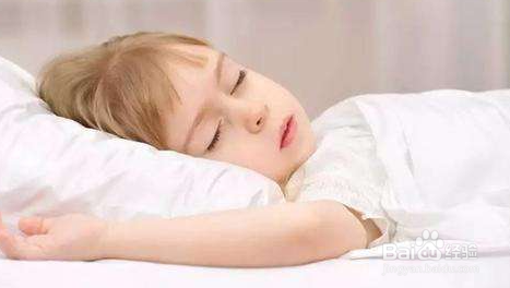 宝宝睡觉脑袋后面出很多汗，该怎么办？