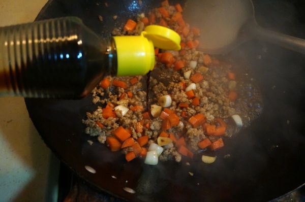 鸡蛋干笋丁拌面条