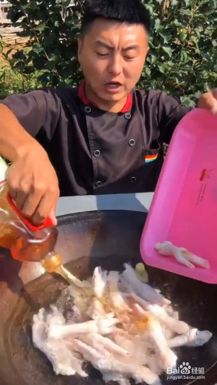 如何自制美味好吃的泡椒无骨鸡爪