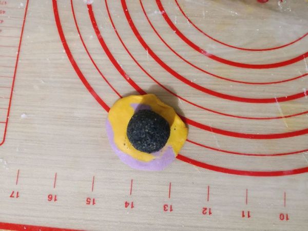 双色黑芝麻汤圆