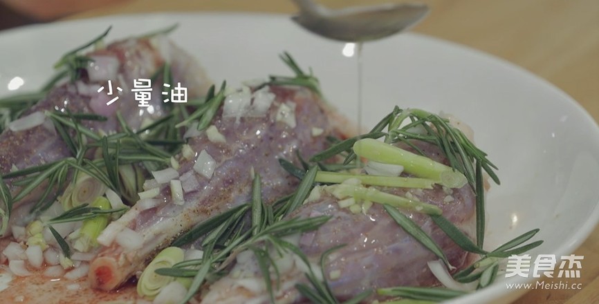 法式迷迭香烤羊腿