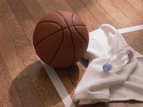 篮球放置一段时间后  为什么会漏气