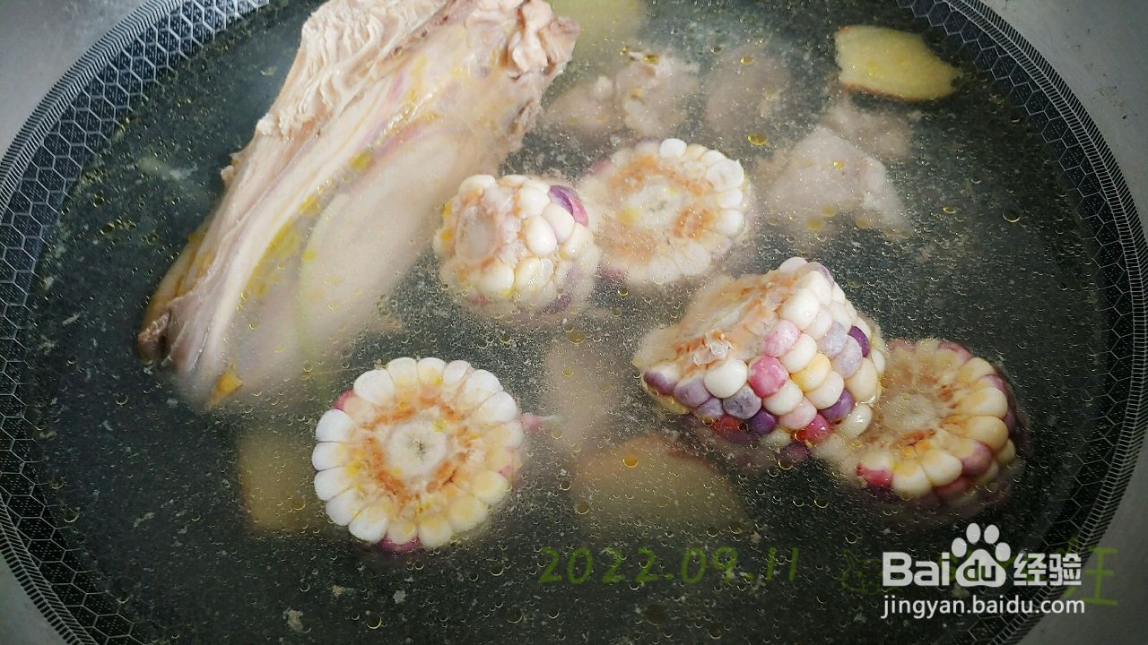 清炖玉米鸡骨汤的做法