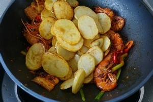 干锅土豆片的详细做法