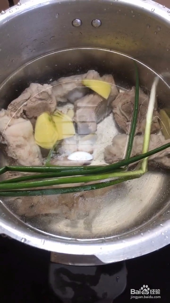 如何制作好喝的咸骨粥
