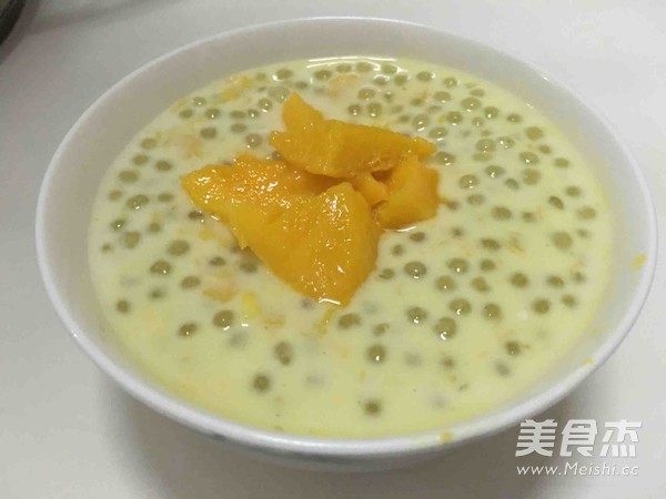 完胜甜品店的芒果椰浆西米露