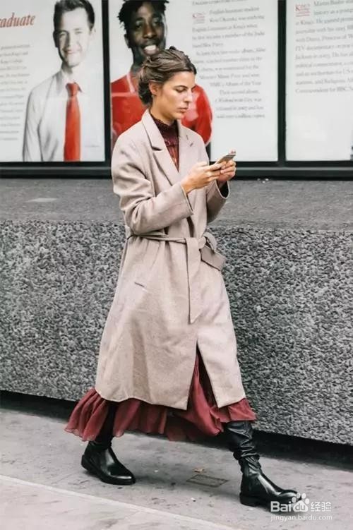 王凯丽长大衣里面套裙子,竟然这么好看!