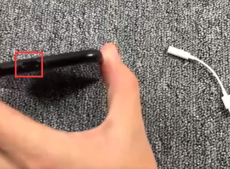 oppo手机,r8107的耳机插孔在哪