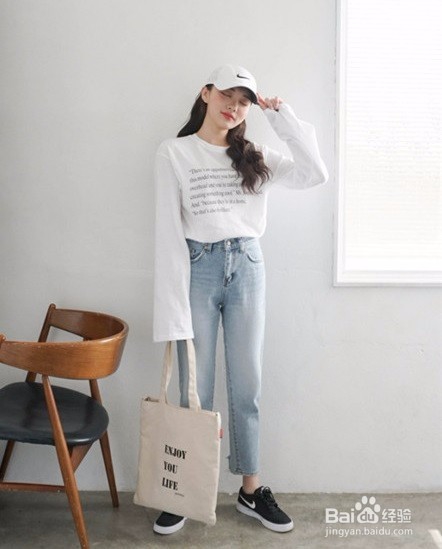 宽松白色t如何搭配