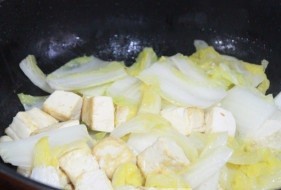 制作白菜炖豆腐