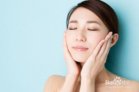 一周内有效缓解控制黑头粉刺的洗面方法