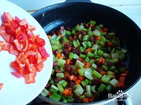 芹菜炒腊肠的烹饪