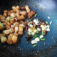 秘制五花肉炖土豆的做法