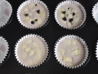 蓝莓糯米纸杯蛋糕的做法