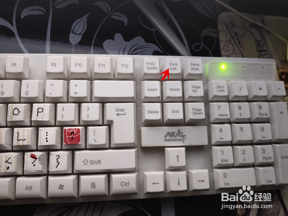 怎么让电脑键盘亮