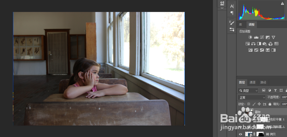 通过P合成小女孩在家里看海底世界的超现实场景