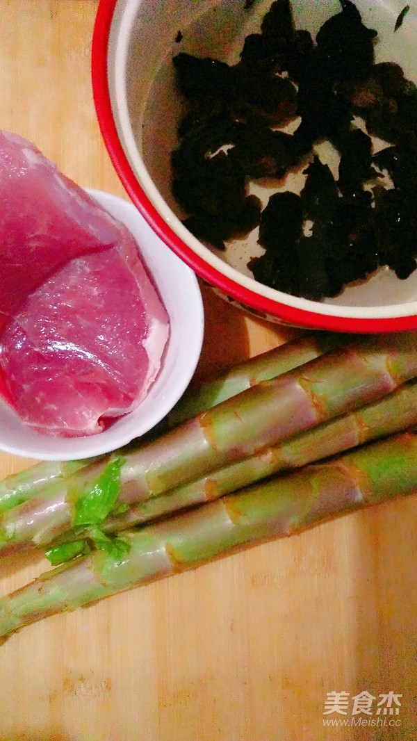 耳子莴笋炒肉片