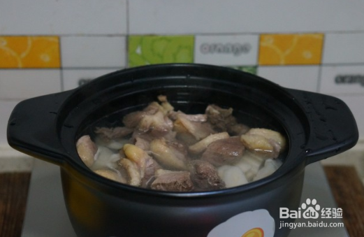 茶油莲藕鸭汤的做法