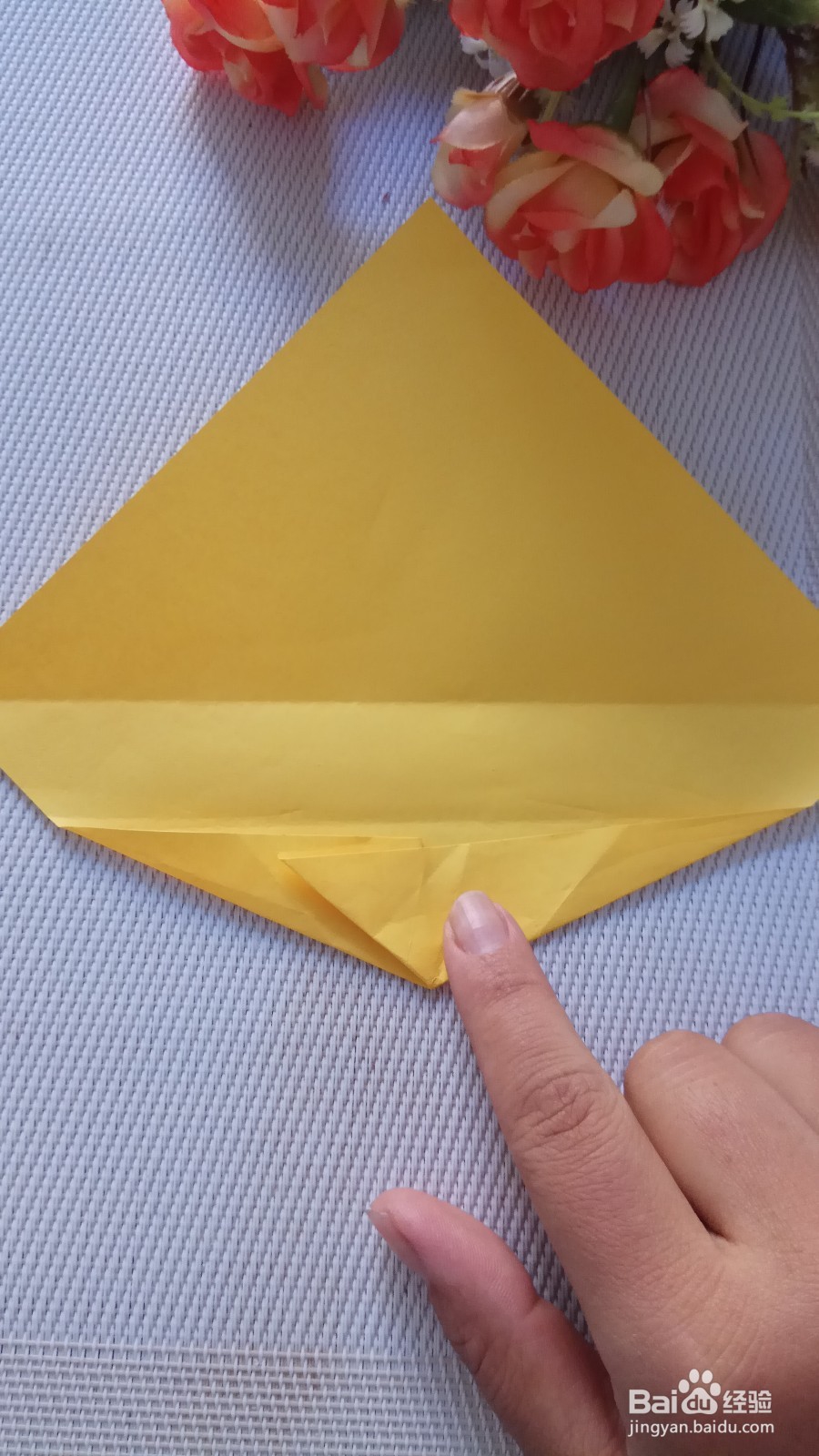 儿童折纸带领带的心形折法