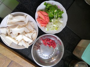 杏鲍菇炒肉片的做法