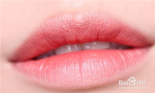 涂抹口红如何避免唇部起皮