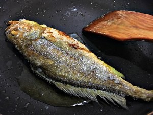 银丝黄花鱼的做法
