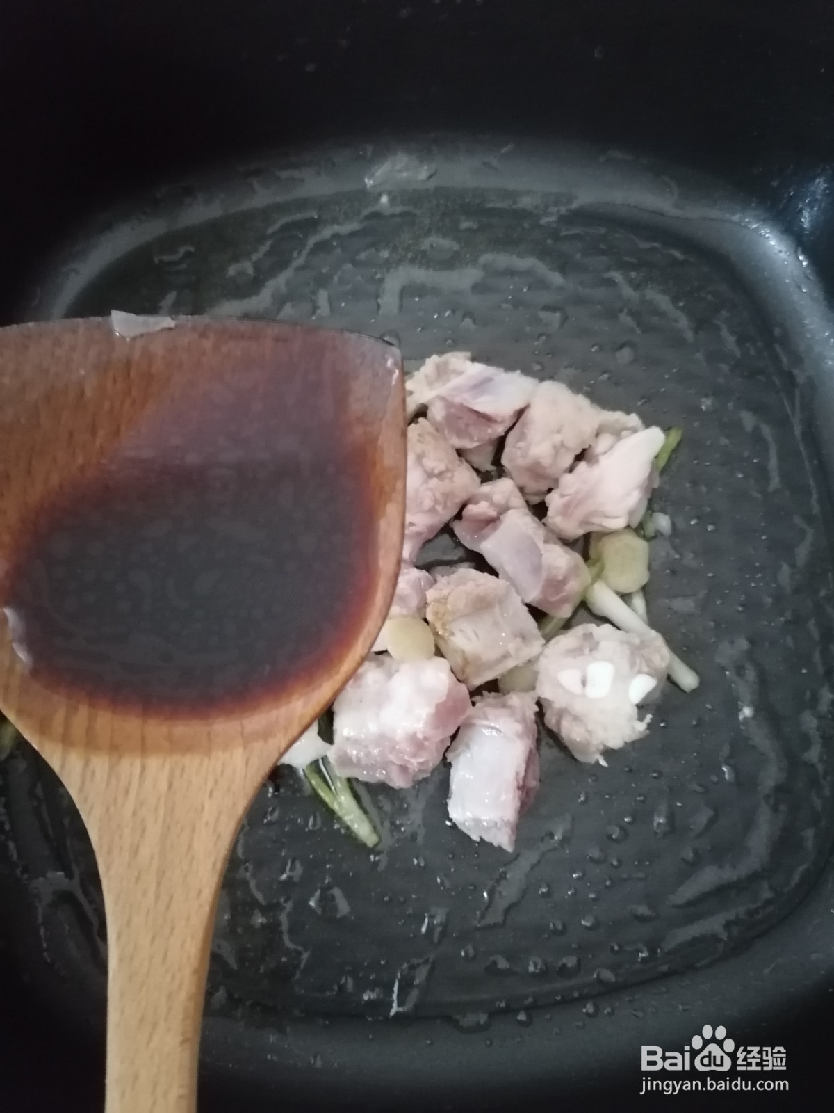 酸甜酱味排骨的做法