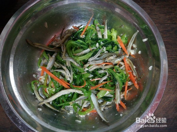 菠菜拌小鱼干