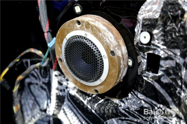 广州宝马X5过顺德音响改装升级作业