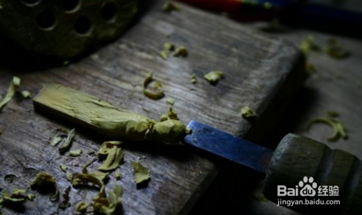 木雕莲蓬子是如何放进去