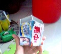 牙膏盒做简易的笔筒