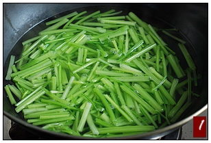 【芹菜花生米】清香爽口的降压菜