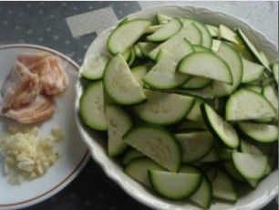 剁椒培根炒西葫芦