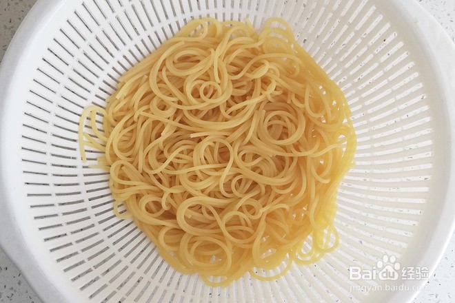 蒜香番茄意面的做法