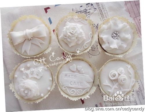 纯白色唯美风翻糖杯子蛋糕组合——海绵杯子蛋糕