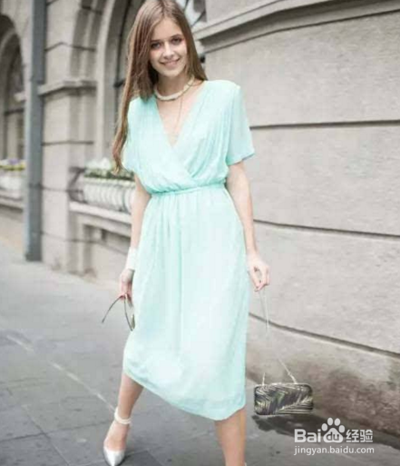 肩宽的女生怎么选择衣服？