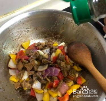 超级好吃下饭的彩椒牛肉粒