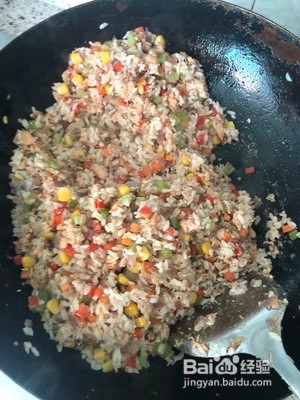 三文鱼炒饭的做法
