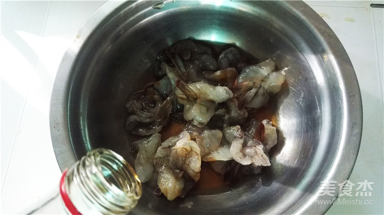 黑椒汁爆青瓜虾球