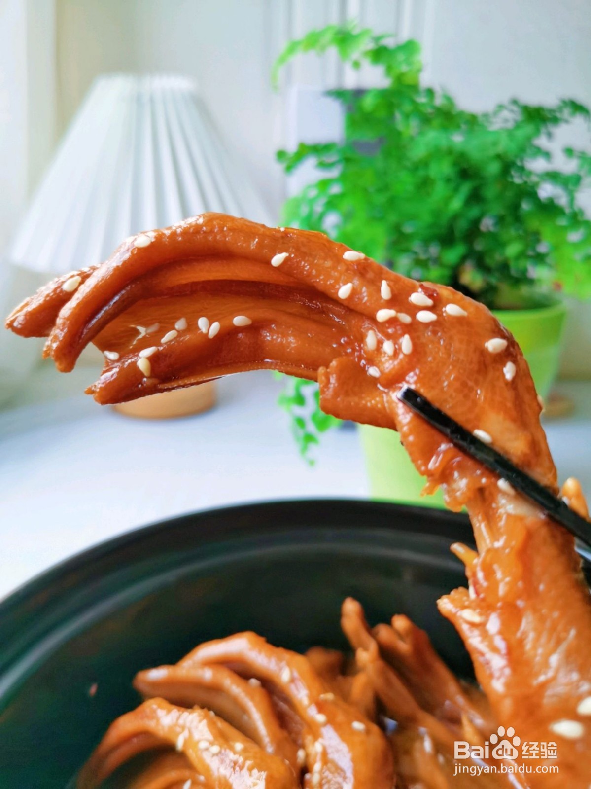 酱香鸭掌煲怎么做