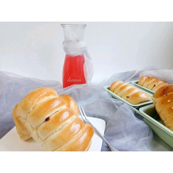 #美的FUN烤箱·焙有FUN儿#椰蓉蔓越莓潜水艇餐包