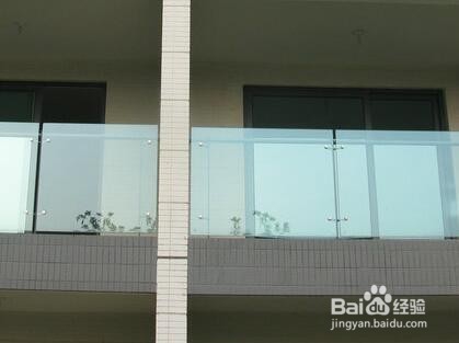 <b>台风来了阳台玻璃怎么保护</b>